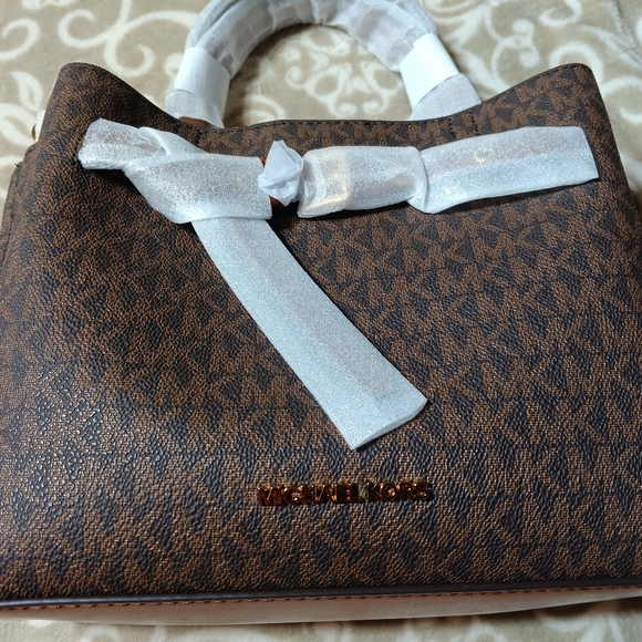 Michael Kors satchel. - Picture 11 of 13